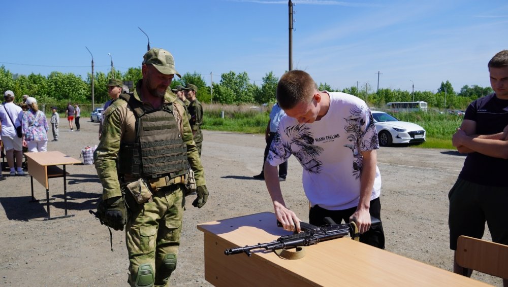Оренбуржцев научили обращаться с оружием