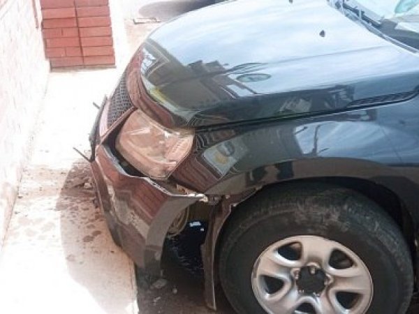 На проспекте Парковый в Сорочинске водитель SUZUKI въехал в здание