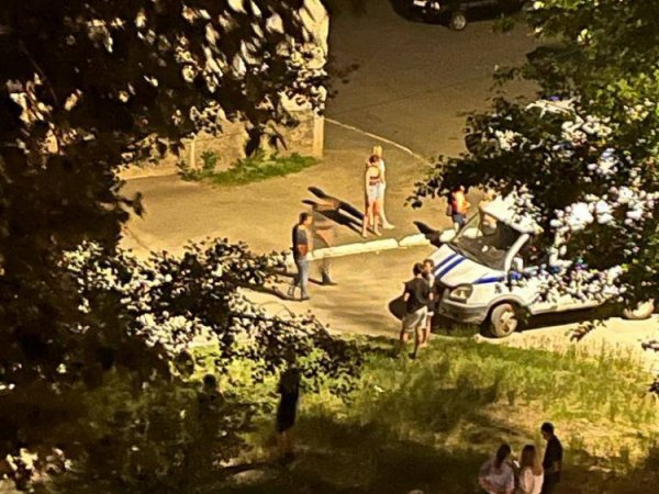 В Орске мужчина с топором напал на местных жителей