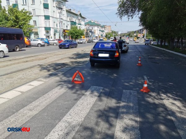 В Орске на пешеходном переходе сбили женщину