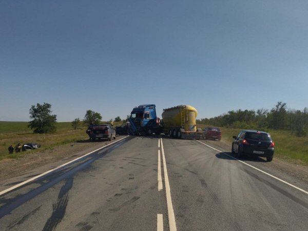 1 человек погиб в результате тройного ДТП на трассе Оренбург-Уфа