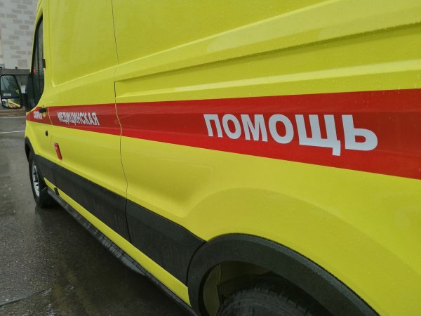 13-летний ребенок из Сакмары попал в больницу, поранившись о стеклянную дверь