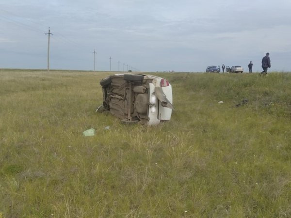 В Адамовском районе погиб мужчина, перевернувшись на «Ладе Гранте»