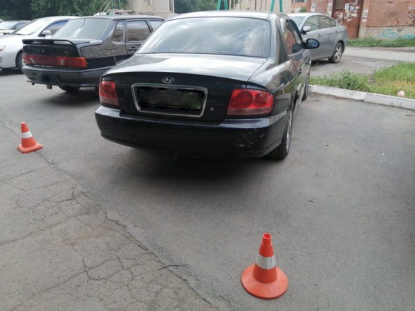 В Новотроицке разыскивают водителя, устроившего ДТП на улице Уральской