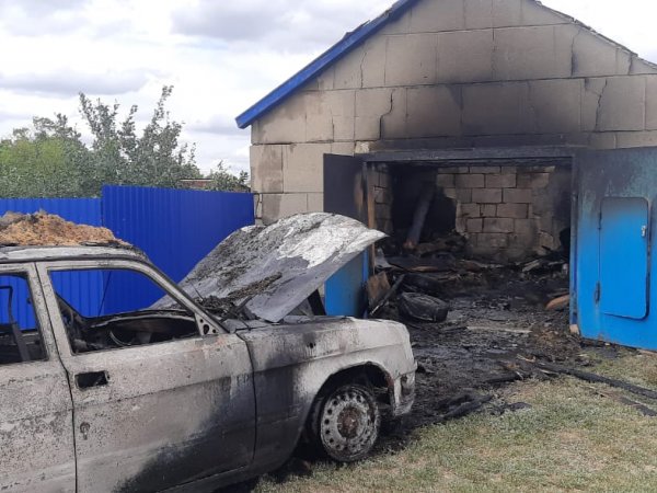 В Беляевском районе сгорел автомобиль ГАЗ 3110
