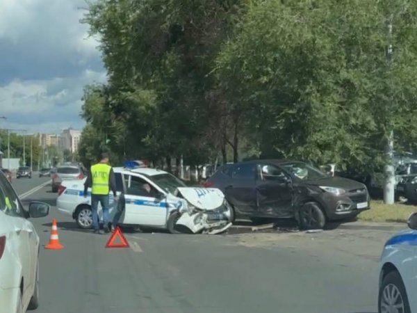 В Оренбурге полицейский автомобиль попал в страшное ДТП