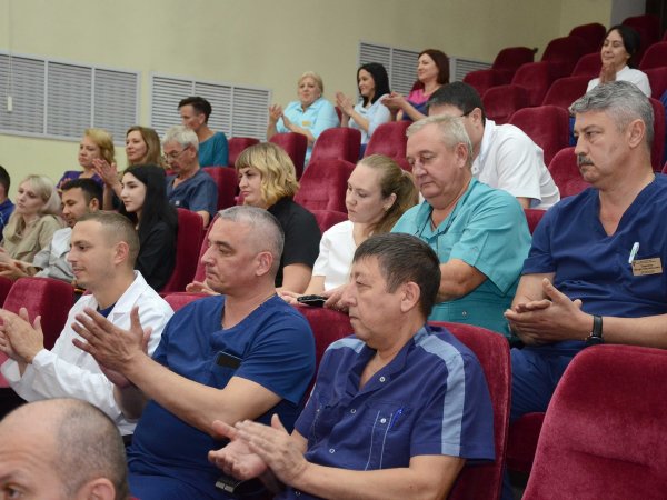 Оренбургским хирургам вручили благодарности