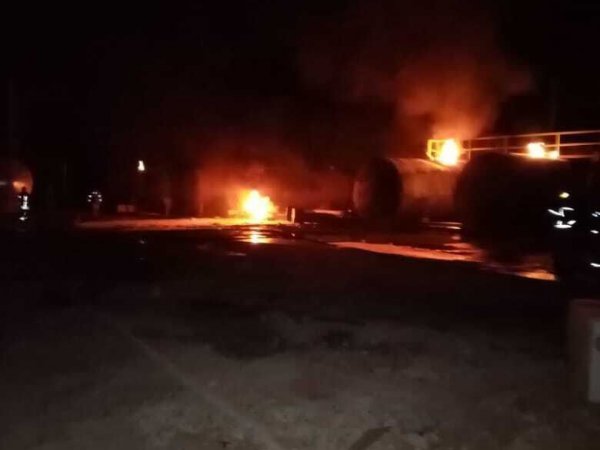 Под Оренбургом горят цистерны с топливом