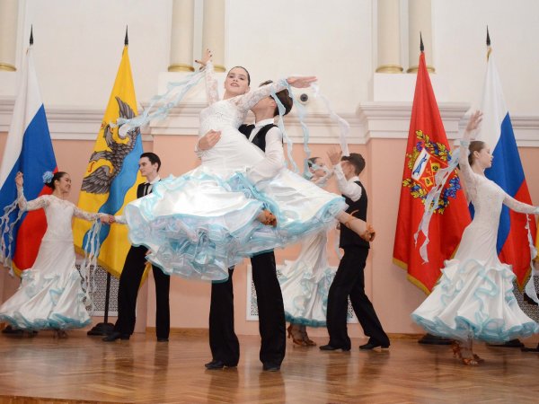 Юным художникам, музыкантам и танцорам Оренбурга вручили премию Главы города