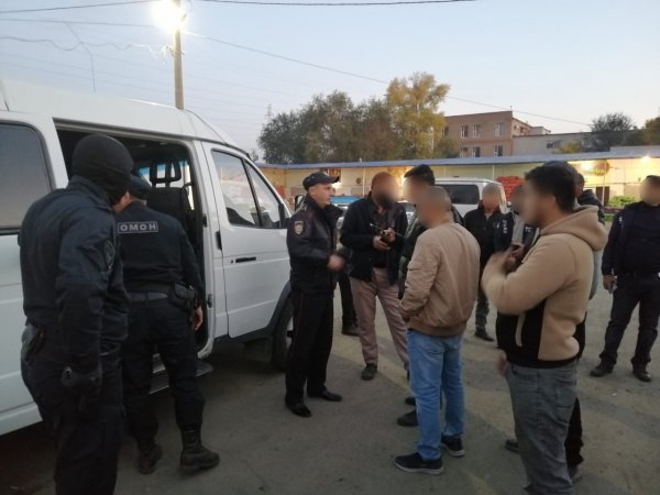 В Орске и Новотроицке полицейские ищут нелегальных иностранцев
