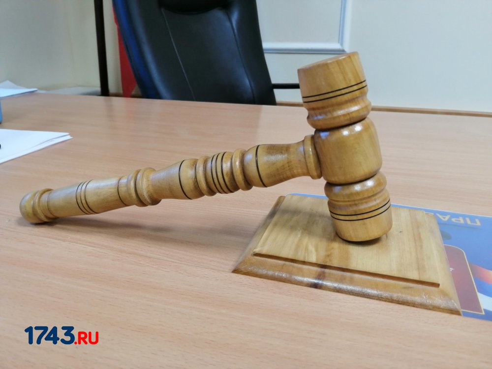 В Оренбурге ребенок сел за руль иномарки и сбил мужчину