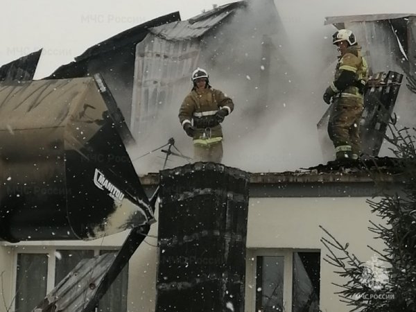 В Сакмарском районе горел жилой дом