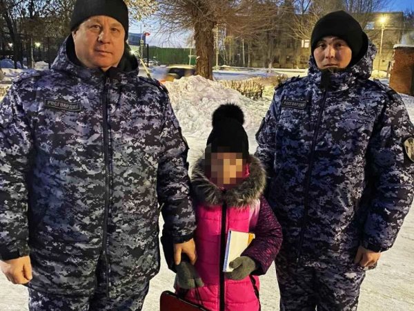В Новотроицке полицейские вернули матери сбежавшую восьмилетнюю дочь