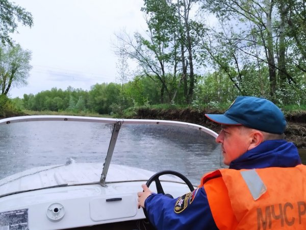 В Ташлинском районе перевернулась лодка с шестью оренбуржцами