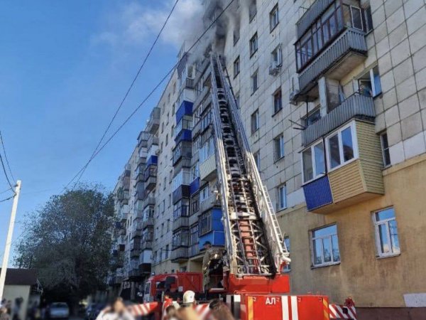 Десять жителей Орска спасли при пожаре в доме на проспекте Ленина