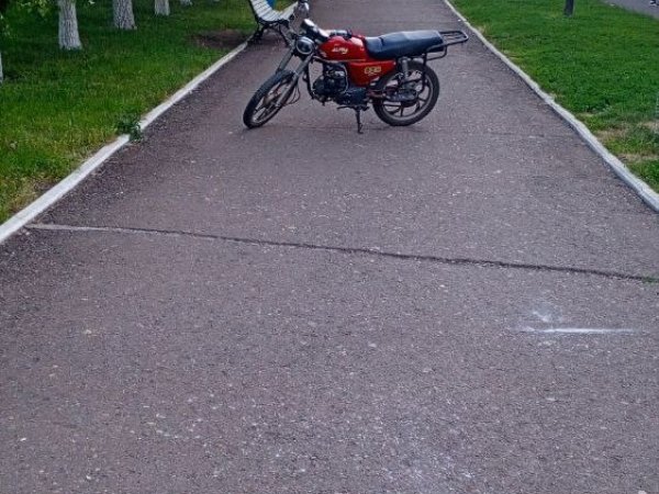 В с. Октябрьском мотоциклист сбил двух пешеходов