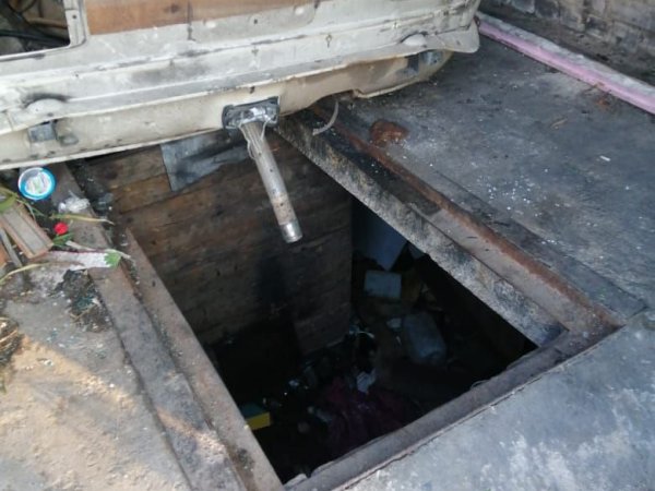 В Оренбурге спасатели помогли мужчине, упавшему в погреб