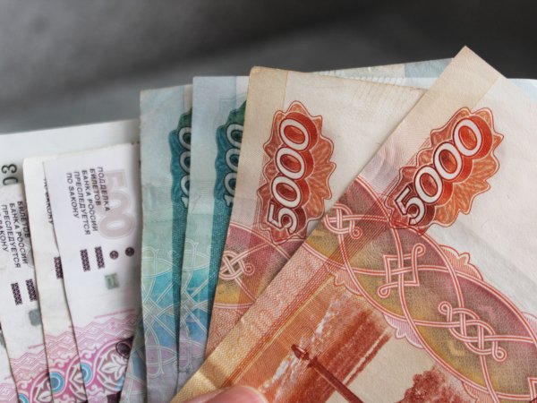Чиновницу из мэрии Новотроицка подозревают в получении взятки в 115 тысяч рублей