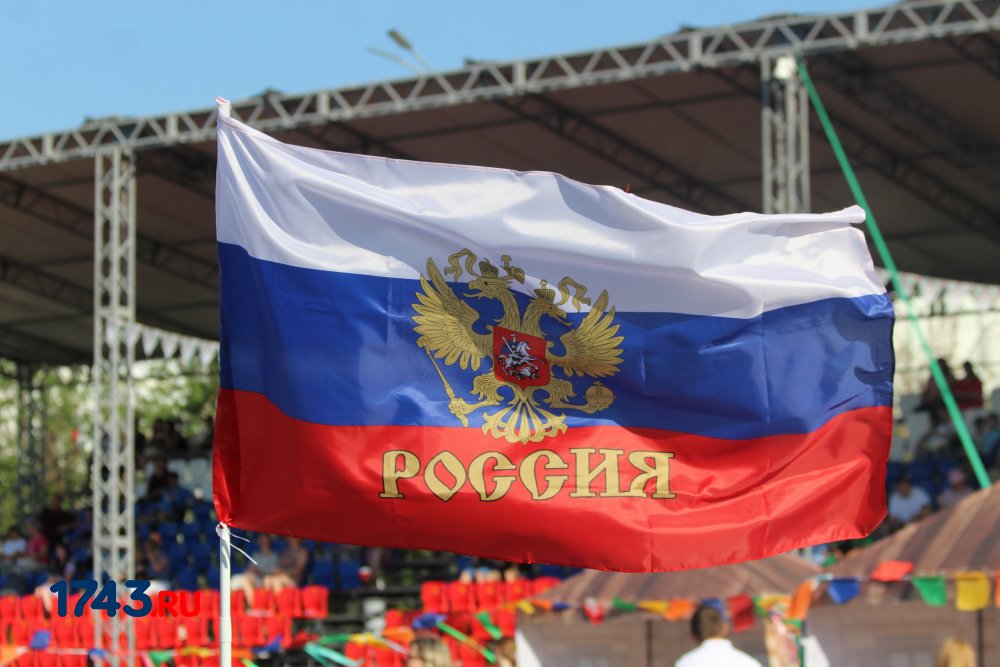 Оренбуржцы отмечают День Государственного флага Российской Федерации (0+)