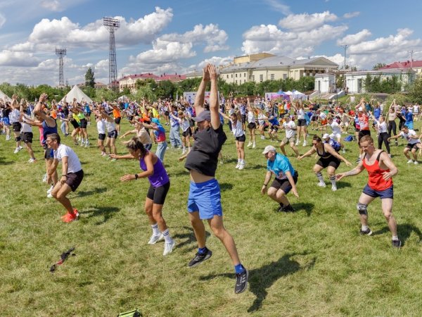 В Новотроицке установлен рекорд России по массовому выполнению упражнения «берпи»