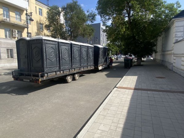Коммунальщики приводят в порядок улицы Оренбурга