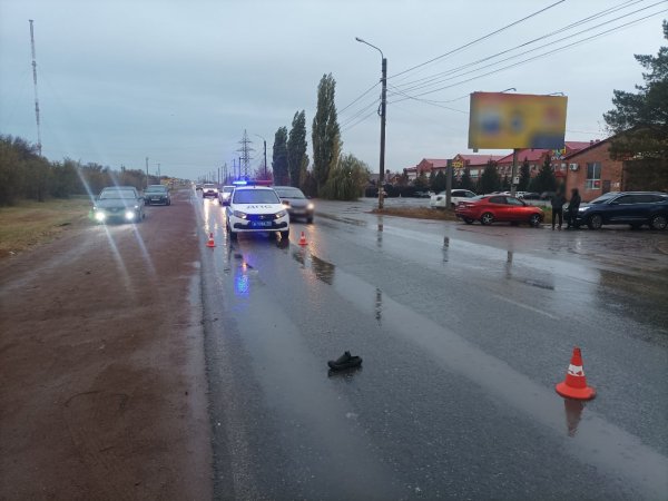 Стоял на проезжей части: житель Бузулука попал под колеса автомобиля