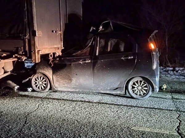 В Кувандыке «Хонда» буквально впечаталась в грузовик