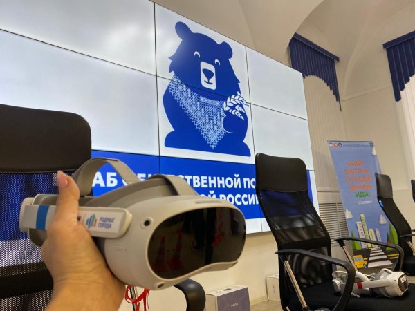 В Оренбурге детей обучают ПДД с помощью очков виртуальной реальности
