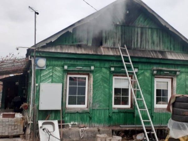 В доме на Уфимской Оренбурга горела крыша
