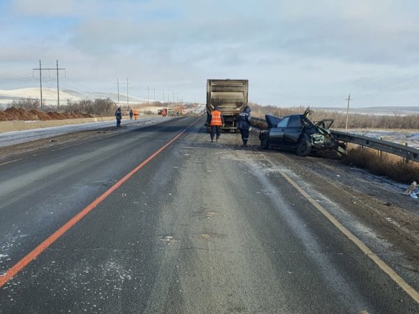 В Переволоцком районе произошло столкновение автомобиля и самосвала