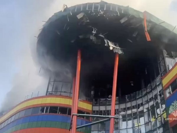 Во Владикавказском ТЦ тушат крупный пожар