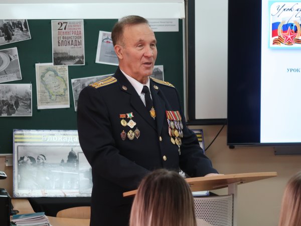 В лицее № 1 в Оренбурге ветеран УФСБ провел «Урок мужества»
