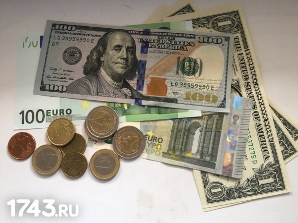 Впервые с августа 2024 года доллар упал до 85 рублей