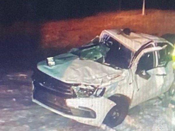 В Оренбуржье погибшего в ДТП водителя пришлось вызволять из автомобиля сотрудникам МЧС