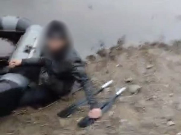 В Орске мужчину в странной позе нашли у резиновой лодки