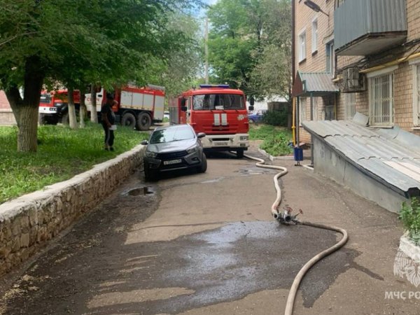 Жительницу Оренбурга спасли из горящей квартиры на улице Восточной