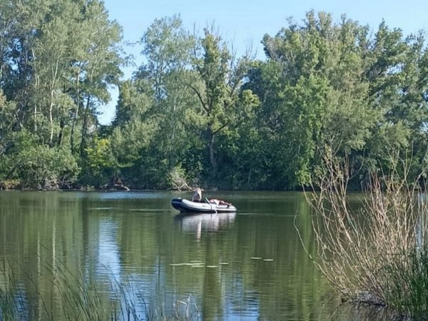Трое в лодке: рыбаков под Оренбургом пришлось выручать спасателям