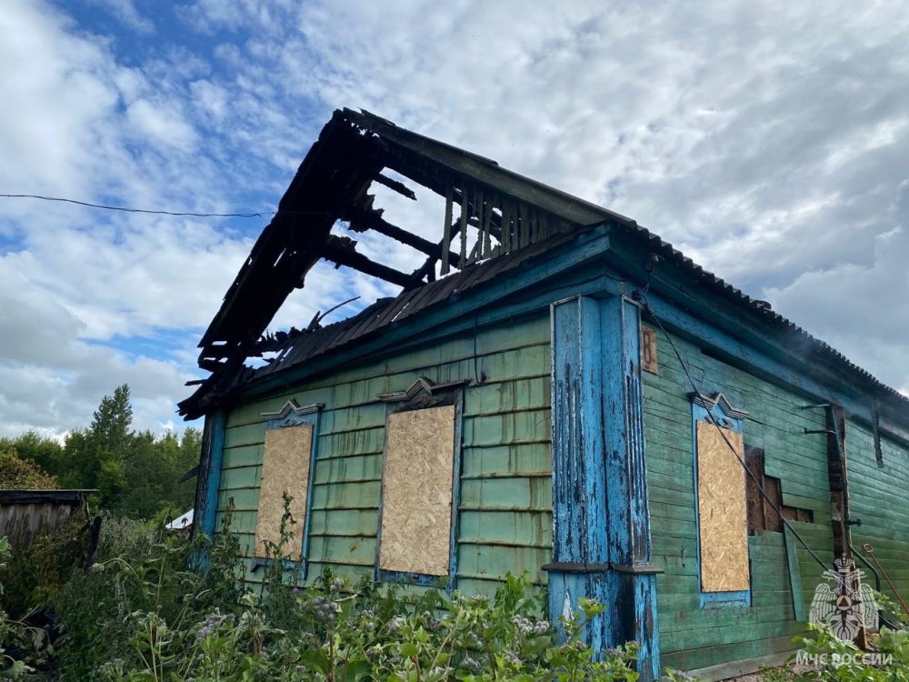 В Оренбургской области при пожаре в доме в селе Асекеево погиб мужчина 
