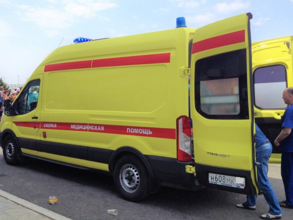 В Оренбурге пьяный водитель въехал в теплопровод, от удара его жена вылетела в лобовое стекло