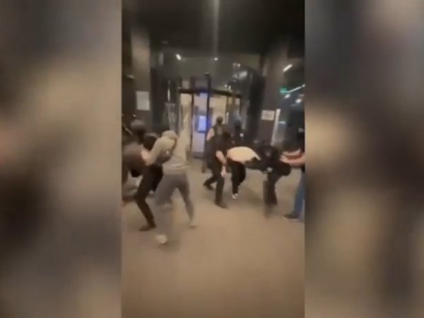 Братьям Егору и Макару Макаровым предъявили обвинение по факту стрельбы возле отеля Hilton