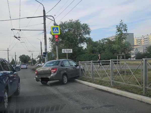 На ул. Терешковой столкнулись Lada Granta и иномарка