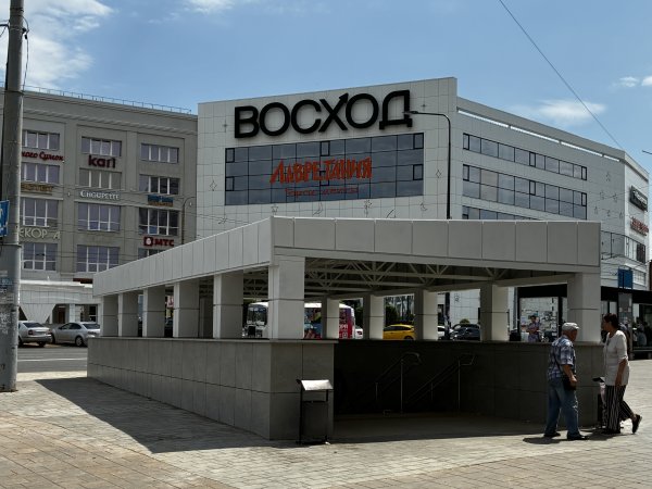 Пересечение улицы Терешковой с Постникова и проспектом Победы — одно из самых оживленных мест Оренбурга. Фото 1743.ru