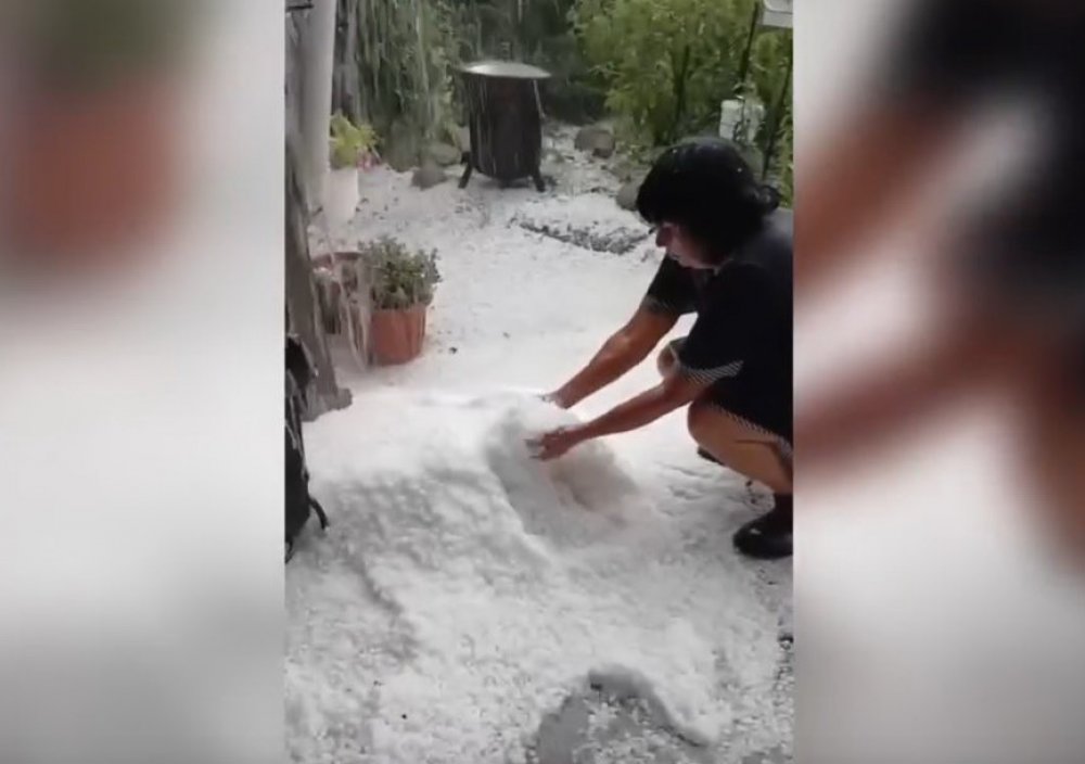 Сибирский город Омск засыпан льдом. Кадр видео, опубликованного на сайте «Российской газеты»