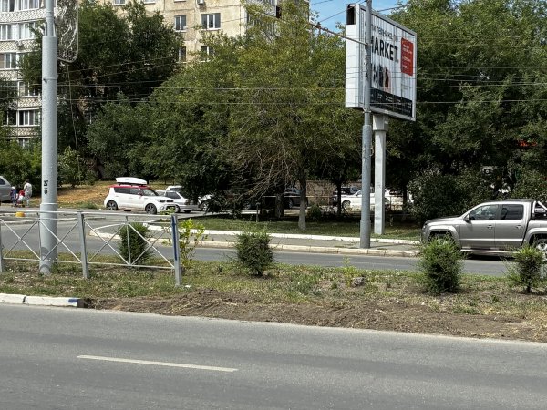 Строители убрали часть ограждения и бордюрного камня. Фото 1743.ru