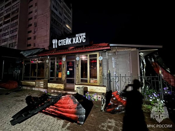 В Оренбурге ночью загорелся ресторан