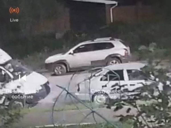 Видео: в Оренбурге поджигают автомобиль
