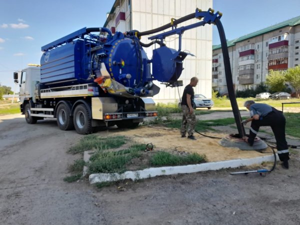 Видеообращение помогло? В Домбаровском приступили к прочистке канализации