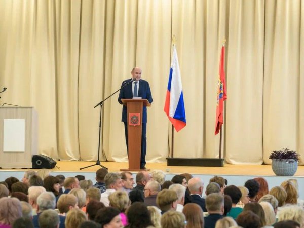 Евгений Солнцев ввел премии для учителей, подготовивших стобалльников
