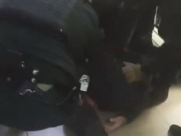 Видео: ОМОНовцы задерживают ещё одного участника драки возле «Марракеша»