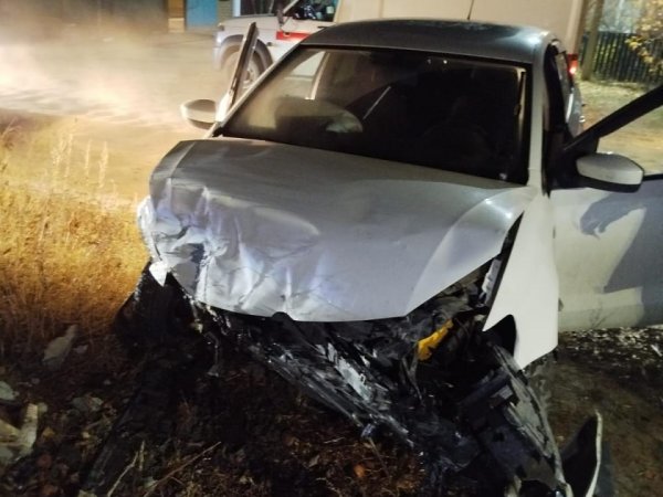 15-летний подросток гонял по улицам на машине отца и попал в аварию